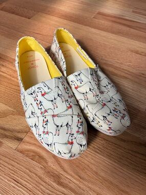 TOMS Cream Llama Print Slip-Ons with Yellow Lining 7.5